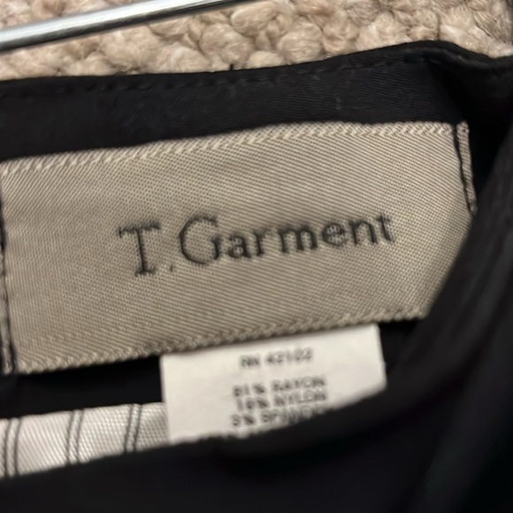 Classic Black Knee-Length Pencil Skirt for the Office - Picture 8 of 11